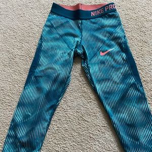 Girls Nike capris small